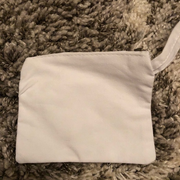 Friends Pouch - Picture 3 of 3